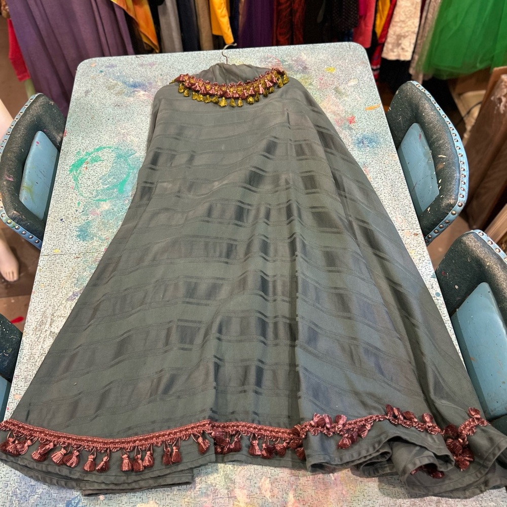 Vintage Shakespearen Cape - Picture 11 of 16